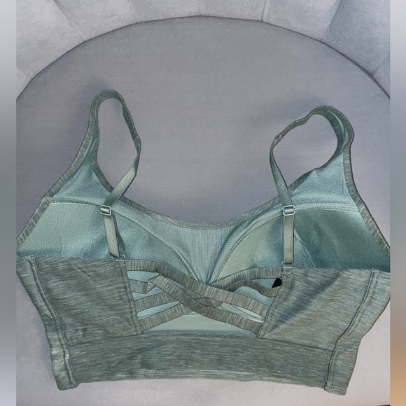 VICTORIA'S SECRET
Allegro Medium Impact Sports Bra in Heather Green - Picture 5 of 8